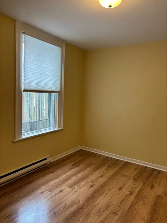 Gorgeous One Bedroom Apartment plus Den on Hayward Avenue Avenue - Photo 3