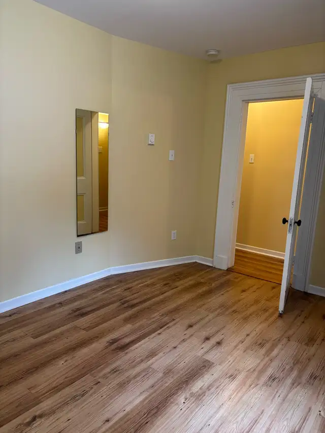 Gorgeous One Bedroom Apartment plus Den on Hayward Avenue Avenue - Photo 4