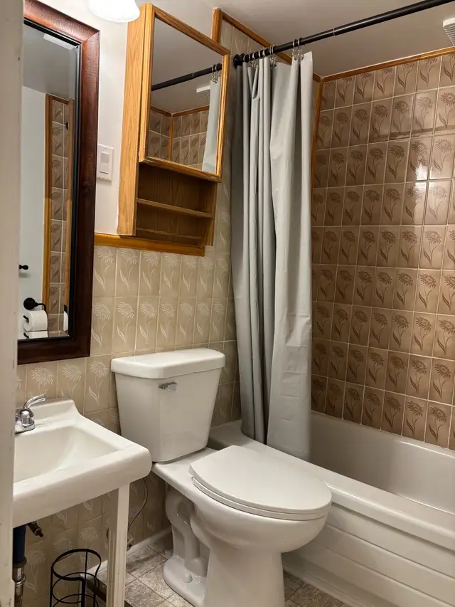 Gorgeous One Bedroom Apartment plus Den on Hayward Avenue Avenue - Photo 5