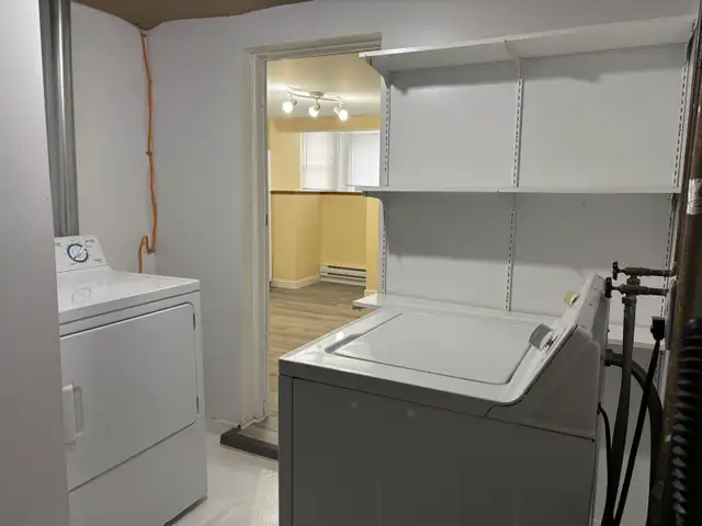 Gorgeous One Bedroom Apartment plus Den on Hayward Avenue Avenue - Photo 7