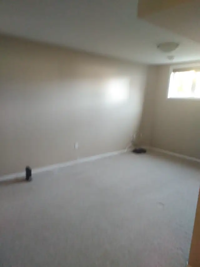 May 1: AB 2bd, Parkview, long term, flat rate utilities - Photo 2