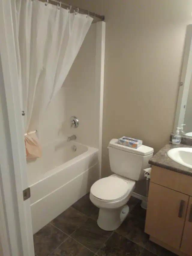 May 1: AB 2bd, Parkview, long term, flat rate utilities - Photo 5