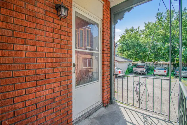 Duplex in Chinatown for Sale! - Photo 2