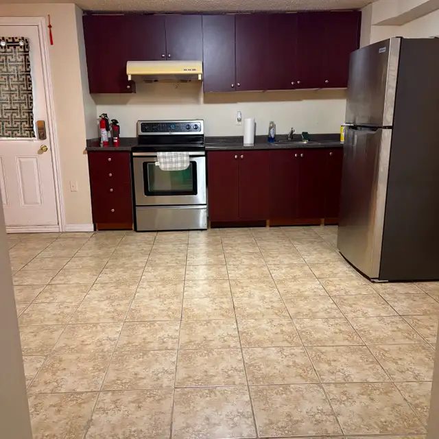 Furnished large One bedroom and large living room basement apart - Photo 2