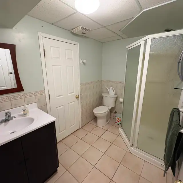 Furnished large One bedroom and large living room basement apart - Photo 4