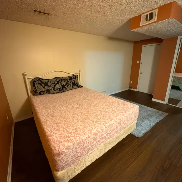 Furnished large One bedroom and large living room basement apart - Photo 5