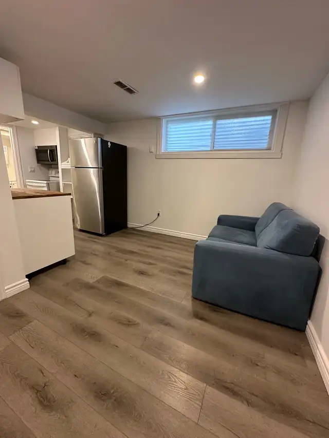 bachelor basement apartment in north York - Photo 3