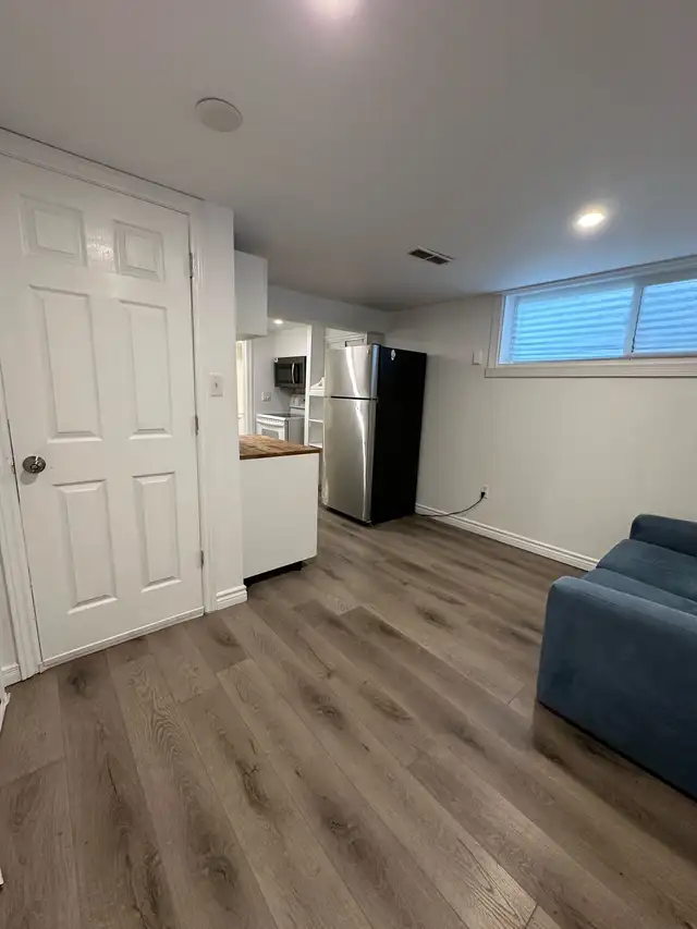 bachelor basement apartment in north York - Photo 7