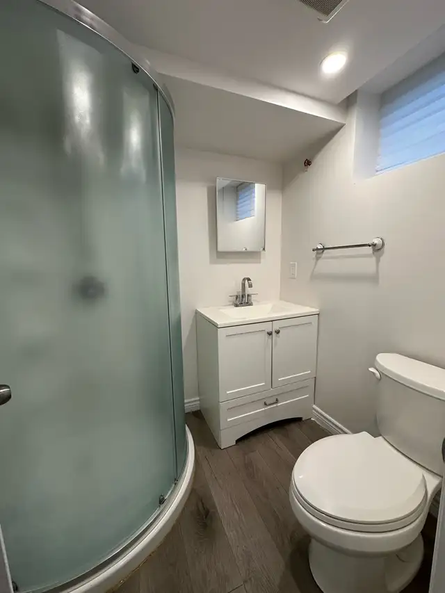 bachelor basement apartment in north York - Photo 9