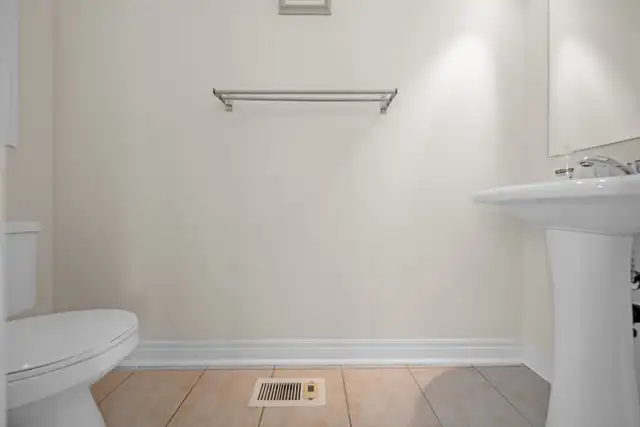 3 Bedroom 2 Washroom House For Rent -Chinguacousy and Sandalwood - Photo 8