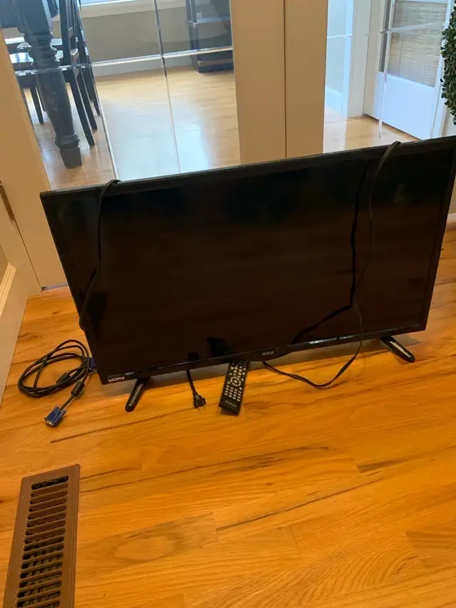 32" RCA TV $100