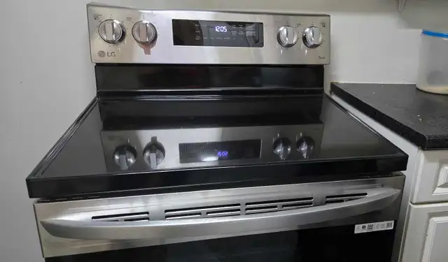 Shared basement room available for rent in Scarborough arborough - Photo 5