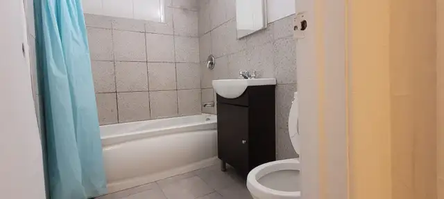 Appartement entièrement rénové et meublé proche de métro Sauvé - Photo 7