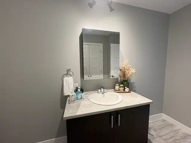 3 1/2 neuf ! directement en face du campus de la santé (CHUS Fl) - Photo 3