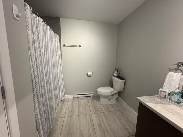 3 1/2 neuf ! directement en face du campus de la santé (CHUS Fl) - Photo 4