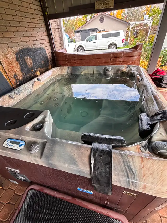 Hot Tub For Sale - Photo 4
