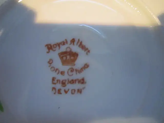 Royal Albert DEVON fine bone china - Photo 3