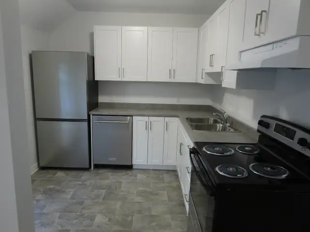 1 Bedroom Renovated, Niagara Falls, Available Immediately! - Photo 2