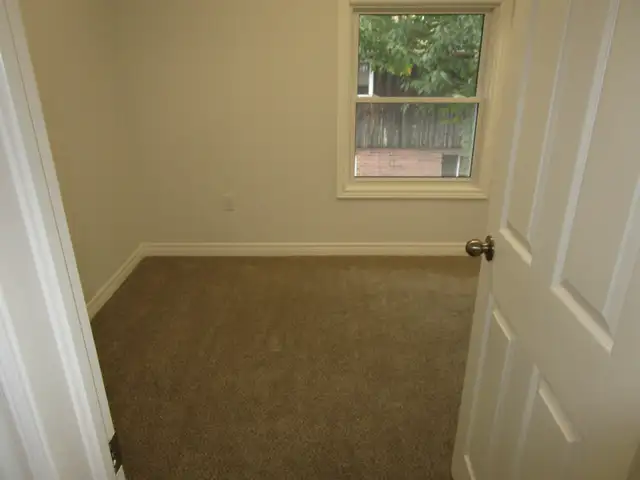 1 Bedroom Renovated, Niagara Falls, Available Immediately! - Photo 10