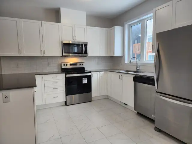 3 Bedroom Townhome - Photo 3