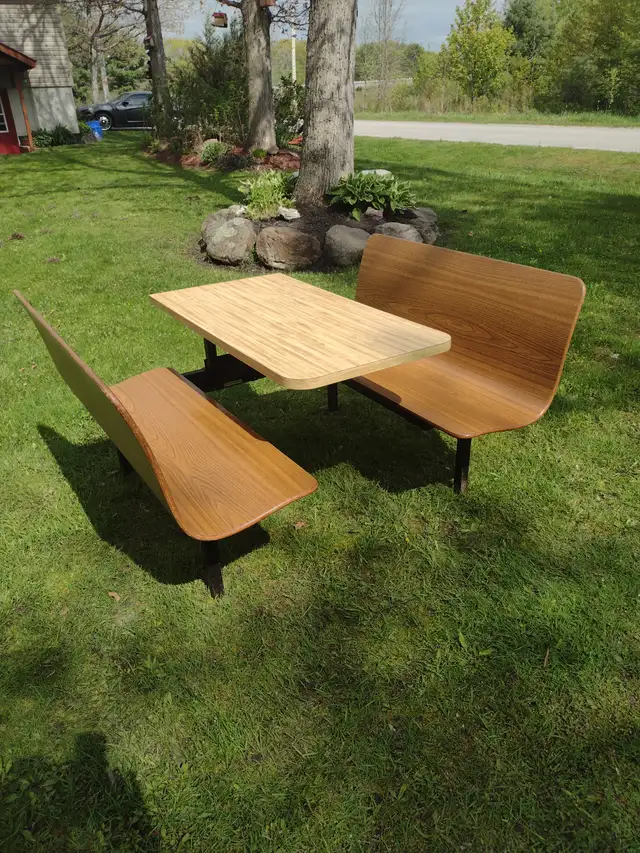 Restaurant table with 2 built in benches - Photo 2