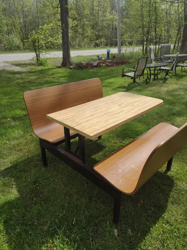 Restaurant table with 2 built in benches - Photo 6