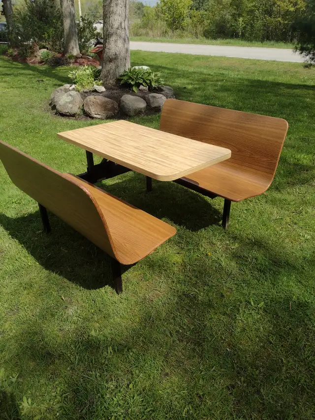 Restaurant table with 2 built in benches - Photo 7