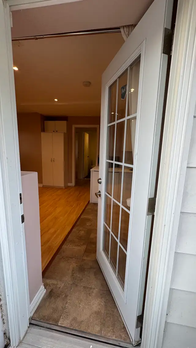 Fully Furnished Ground Floor Unit – Scarborough. Available May 1 - Photo 2