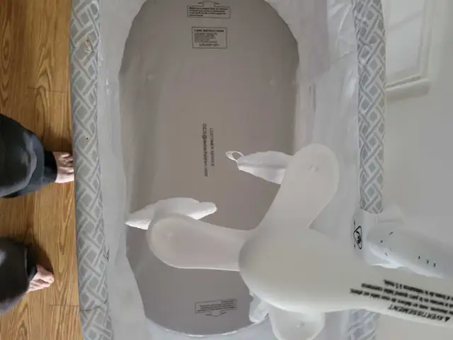 Delta children bassinet - Photo 4