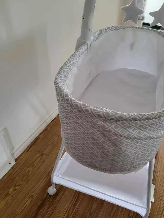Delta children bassinet - Photo 5
