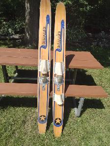 Vintage wood waterskies Starfire 2