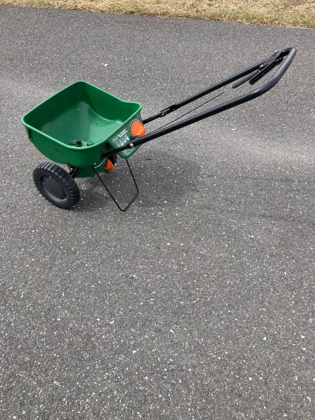 épandeur $55.00 - Photo 2