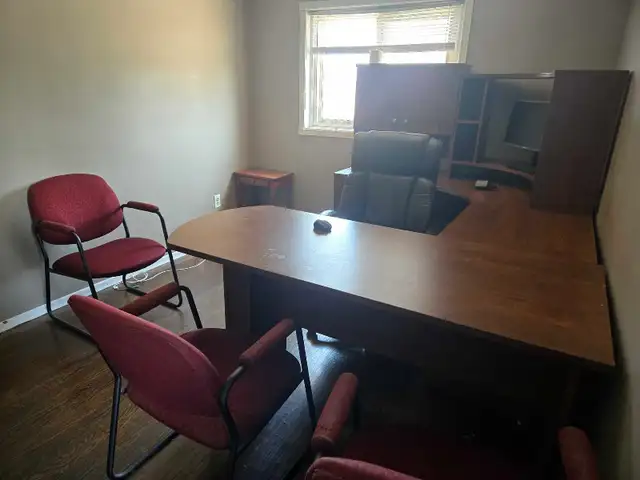 OMVIC and City approved auto dealership office for rent - Photo 2