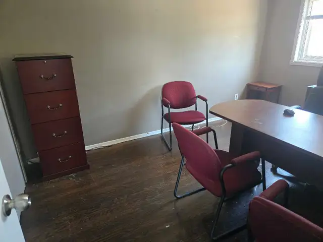 OMVIC and City approved auto dealership office for rent - Photo 3