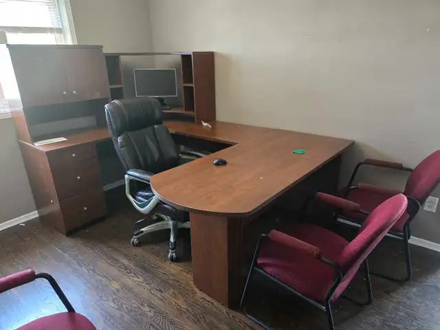 OMVIC and City approved auto dealership office for rent - Photo 4