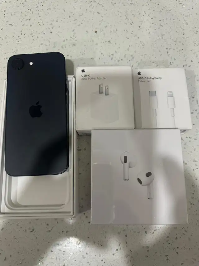 iPhone 16e 128gb Airpods/Fast Charger/Delivery