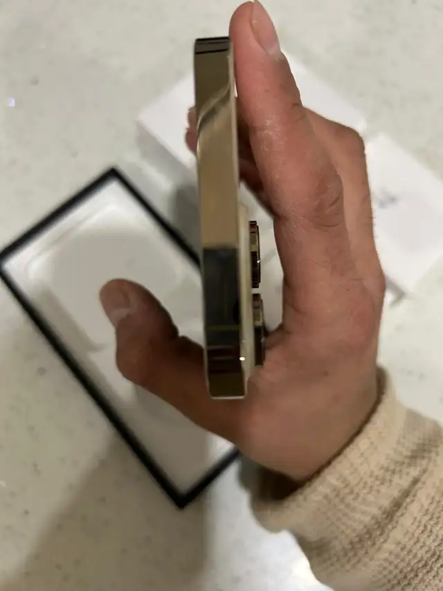 iPhone 14 Pro Max 1Tb 86% batt Airpods/Fast Charger/Delivery - Photo 2