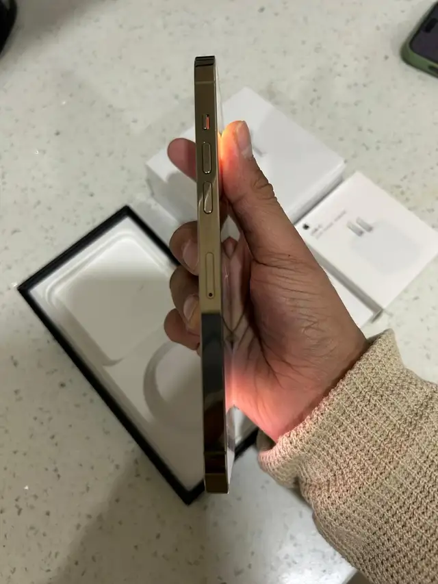 iPhone 14 Pro Max 1Tb 86% batt Airpods/Fast Charger/Delivery - Photo 5