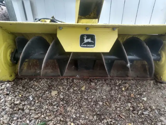 G049 snowblower for John Deere 300 series garden tractors - Photo 2