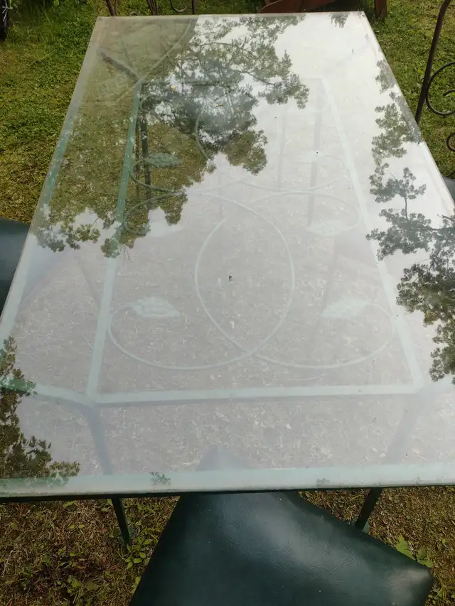 5 pcs metal and glass patio set - Photo 2