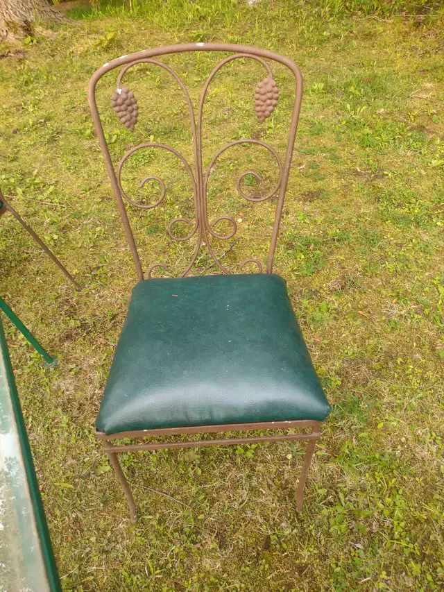 5 pcs metal and glass patio set - Photo 6