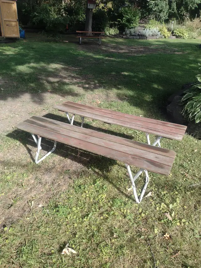 Two 5' long wood and metal benches - Photo 2