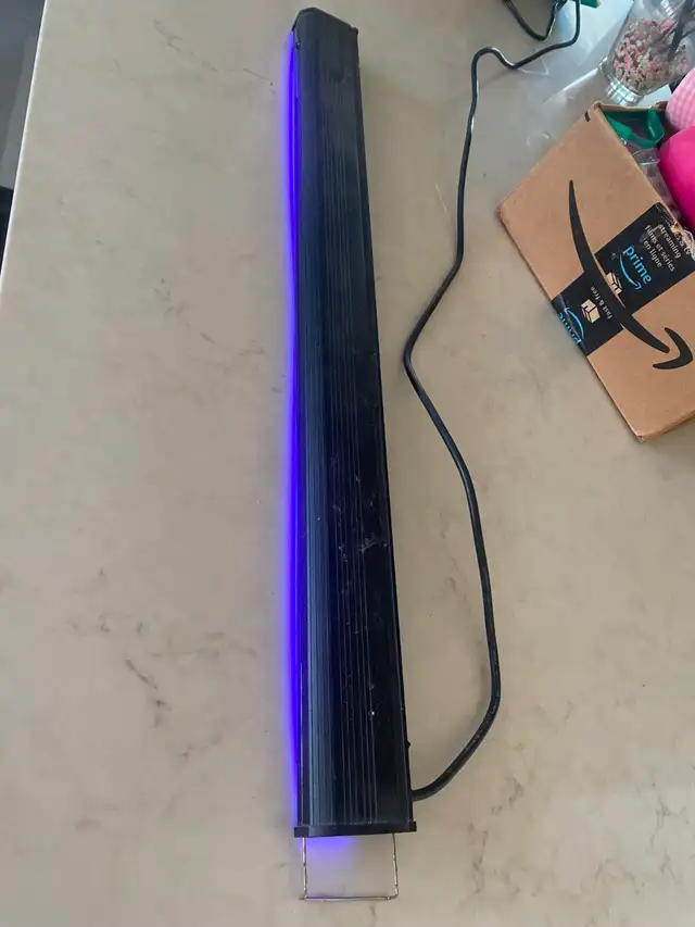 Aquarium Light Fixture for a 30' tank with an Actinic Lamp - Photo 3
