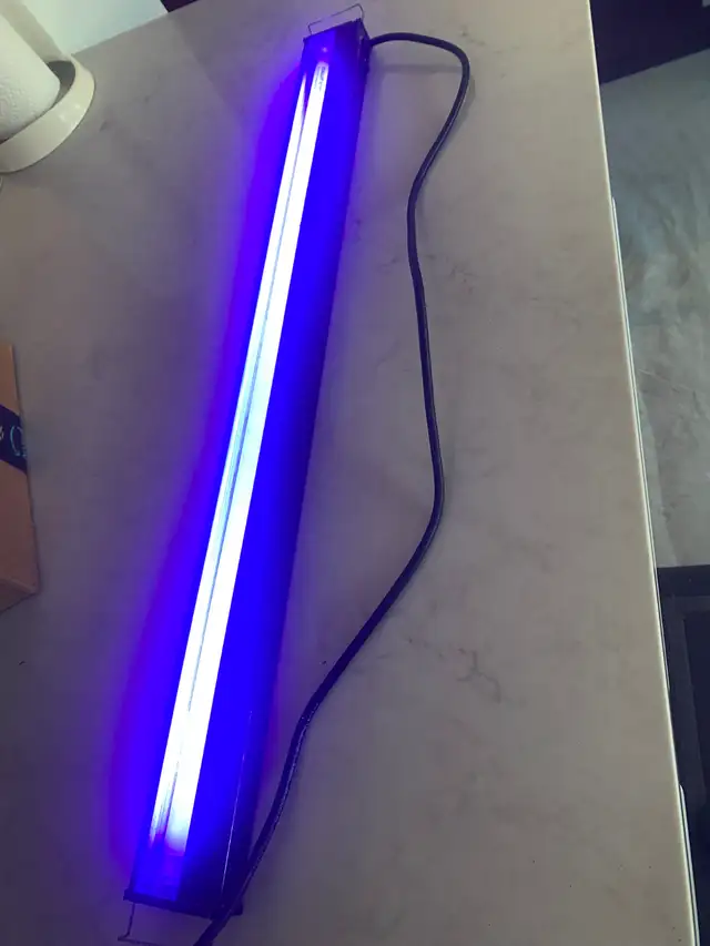 Aquarium Light Fixture for a 30' tank with an Actinic Lamp - Photo 4