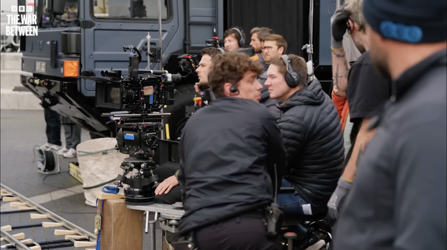 Rent a Red Camera like The War Between the Land and the Sea - Photo 8