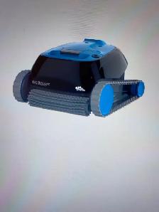 DOLPHIN NAUTILUS CC. ROBOTIC POOL CLEANER. NEW IN THE BOX