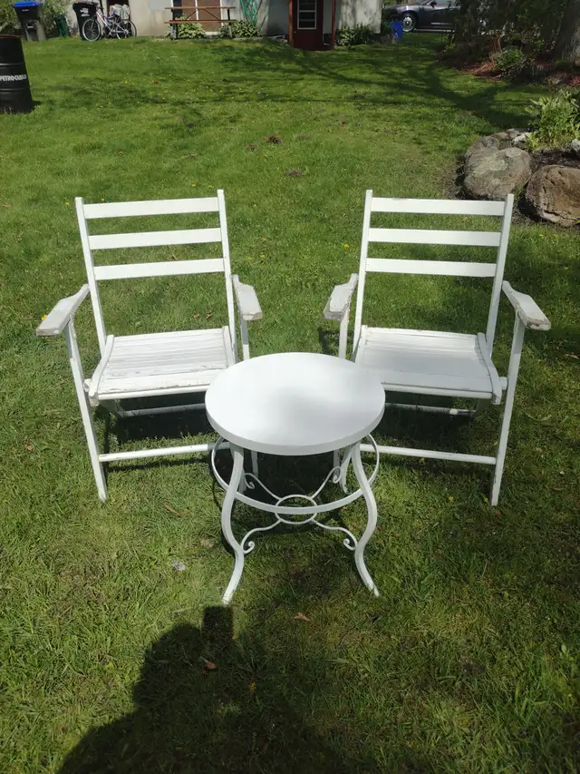 3 pcs Patio set with folding wood chairs and heavy duty table - Photo 3