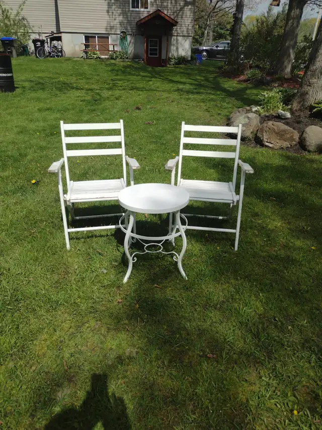 3 pcs Patio set with folding wood chairs and heavy duty table - Photo 4