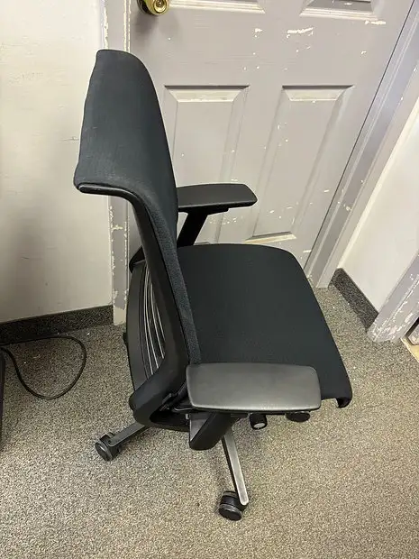 Steelcase Think V1 Chair! - Photo 3