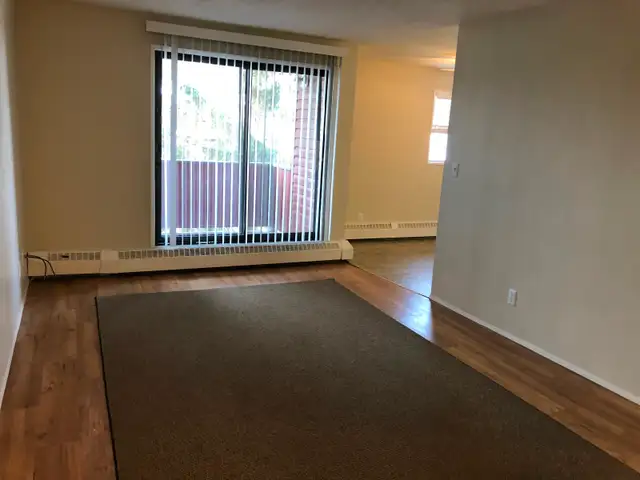 Red Deer 1 bdrm suite 1090 per mth incl all utilities but power - Photo 3